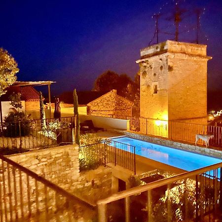 La Tour Carree Bed & Breakfast Chateauneuf-de-Gadagne Bagian luar foto