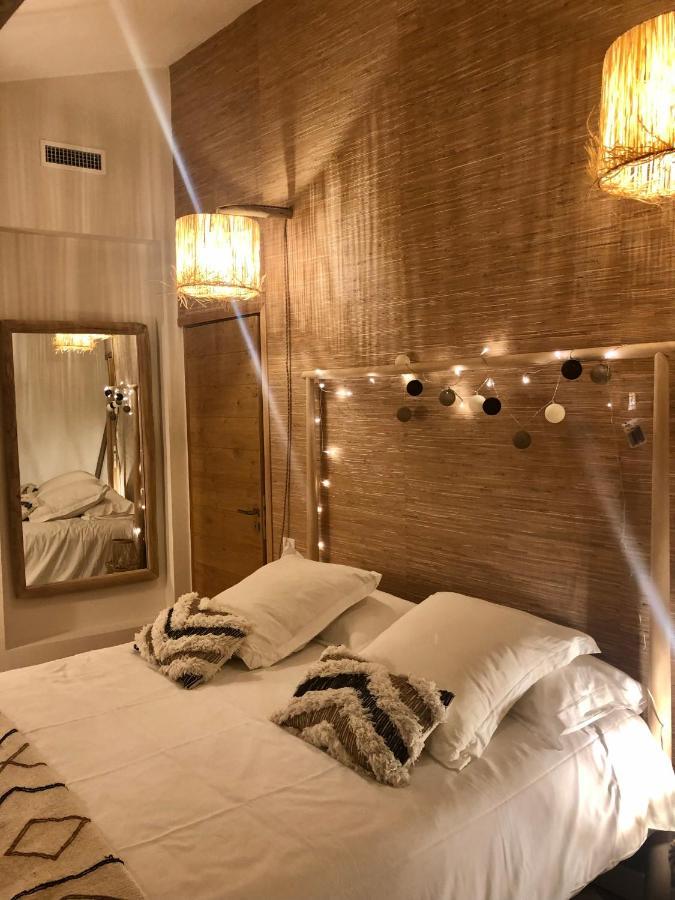 La Tour Carree Bed & Breakfast Chateauneuf-de-Gadagne Bagian luar foto