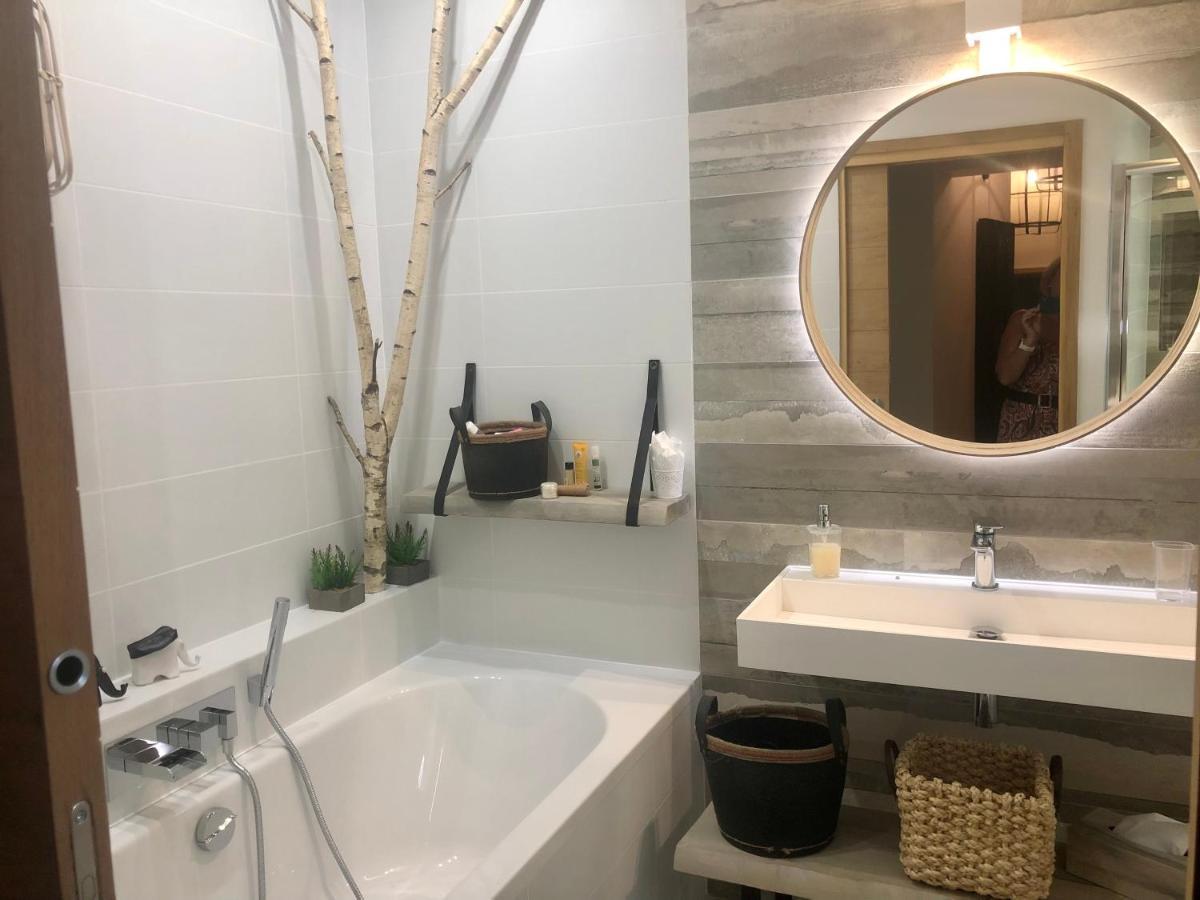 La Tour Carree Bed & Breakfast Chateauneuf-de-Gadagne Bagian luar foto