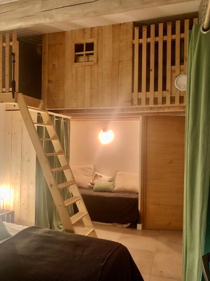 La Tour Carree Bed & Breakfast Chateauneuf-de-Gadagne Bagian luar foto