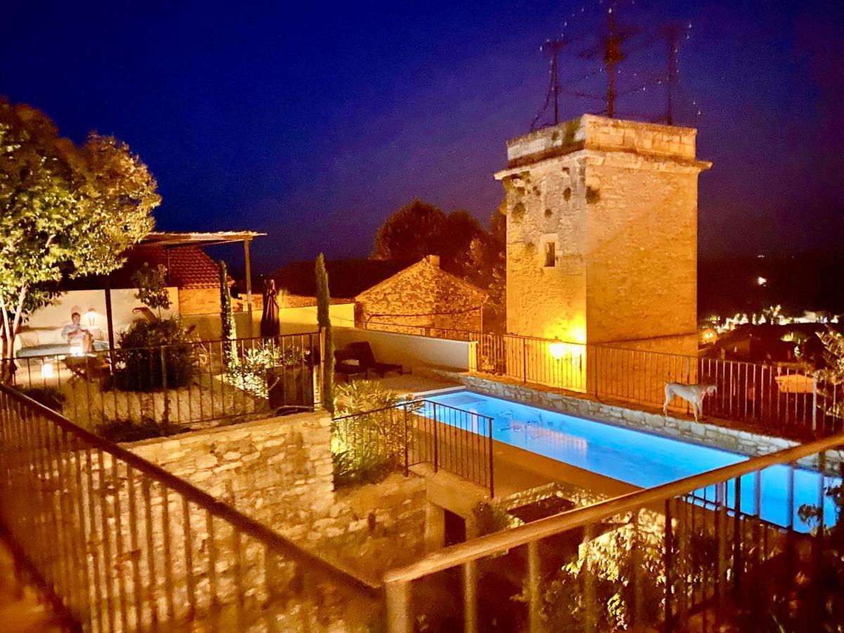 La Tour Carree Bed & Breakfast Chateauneuf-de-Gadagne Bagian luar foto